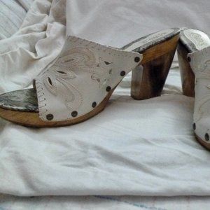 Carlos Santina Fantastic White "Rowdy" Wedge Slide